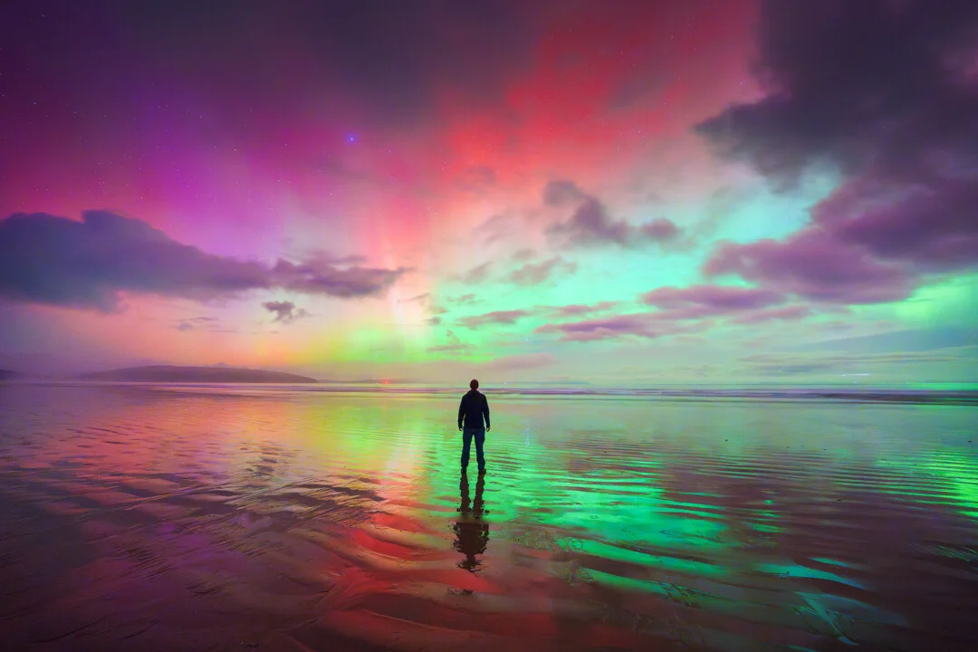 aurora australis over southern tasmania
