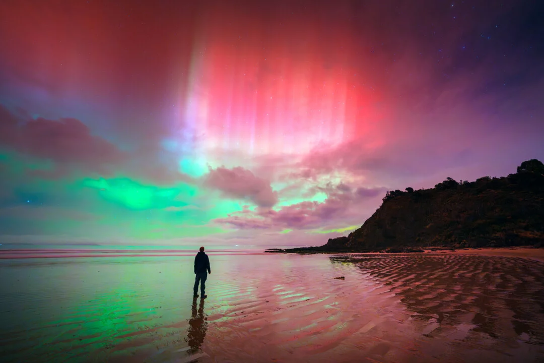 self portrait under the beams of Aurora Australis